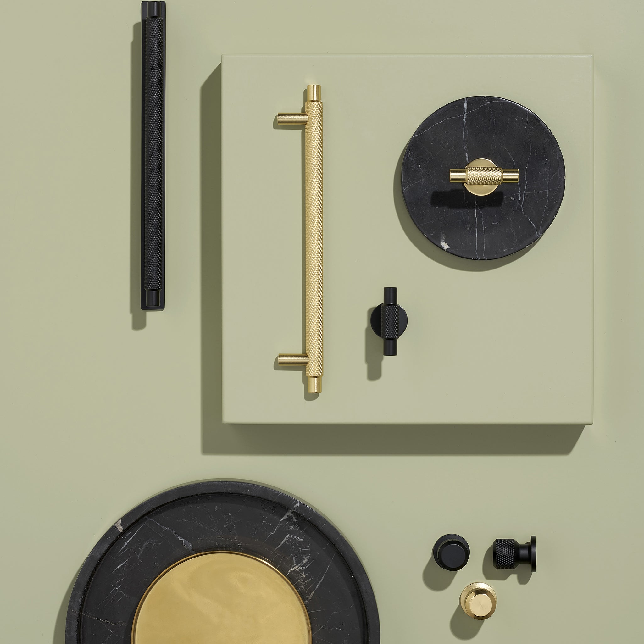 Handle Manor | 18.2cm / 24.6cm