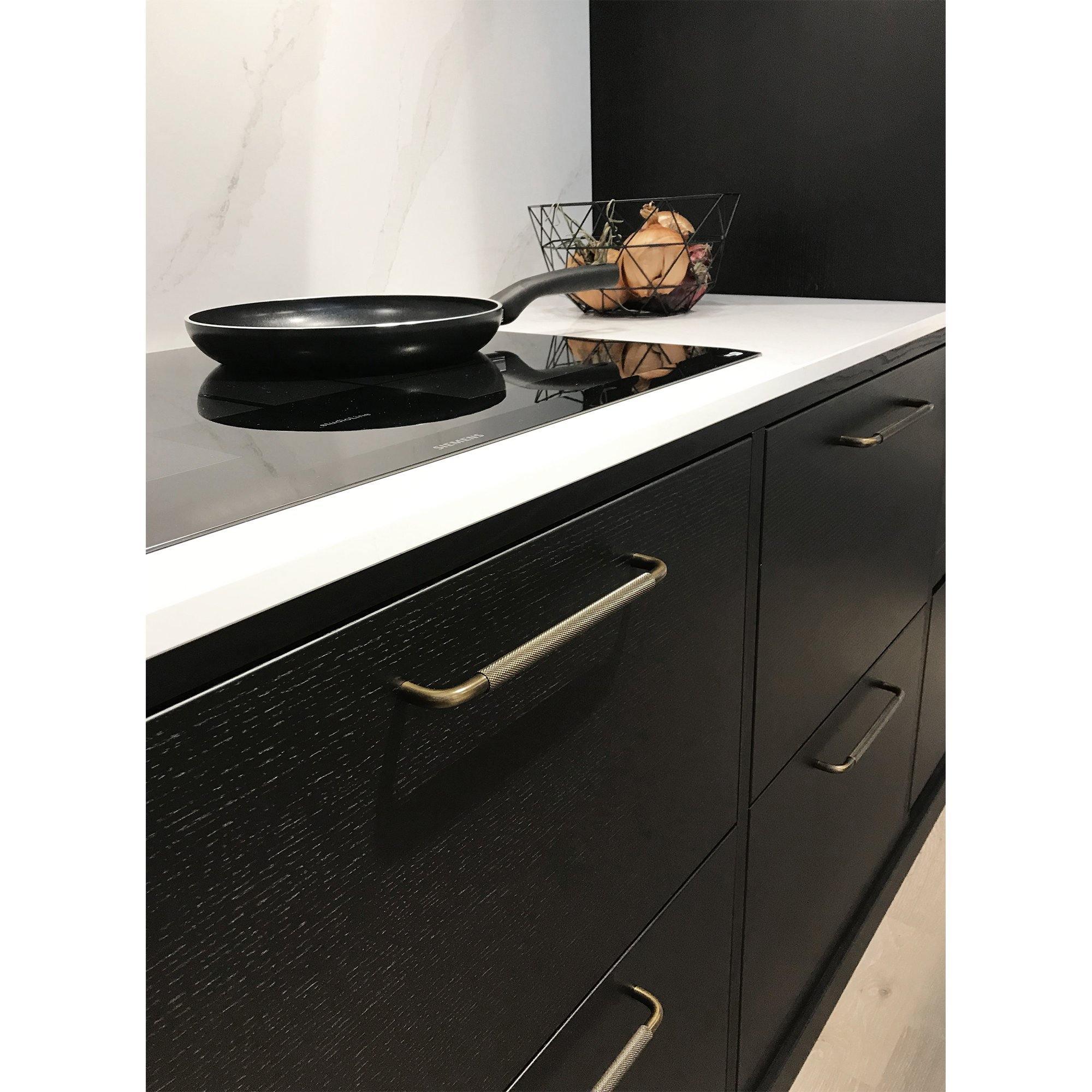 Handle Helix, Antique Bronze, available in different sizes (137/169/233/329/617mm) - Scandi Handles