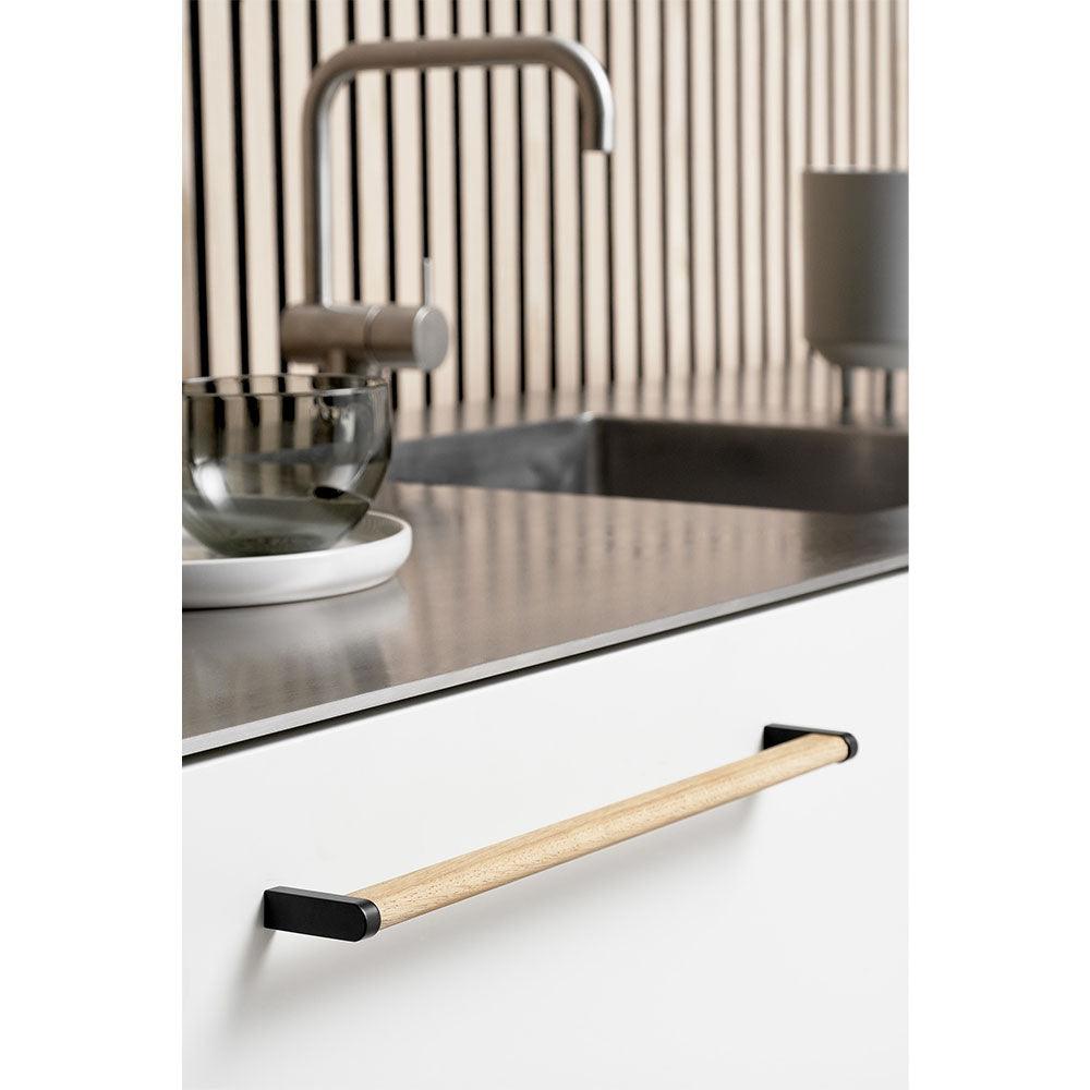 Handle Crossing, Oak/Black (168/328mm) - Scandi Handles