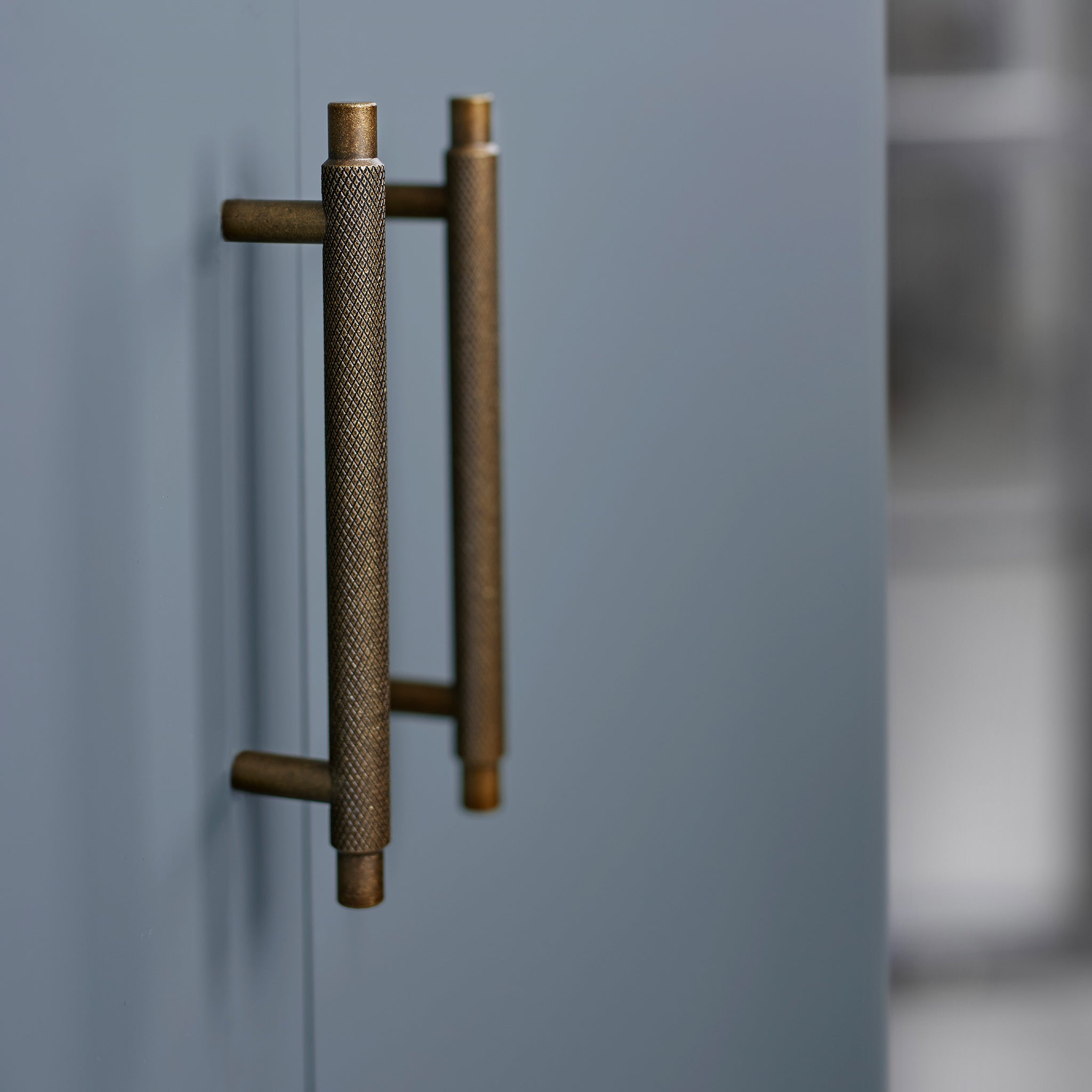 Handle Manor | 18.2cm / 24.6cm