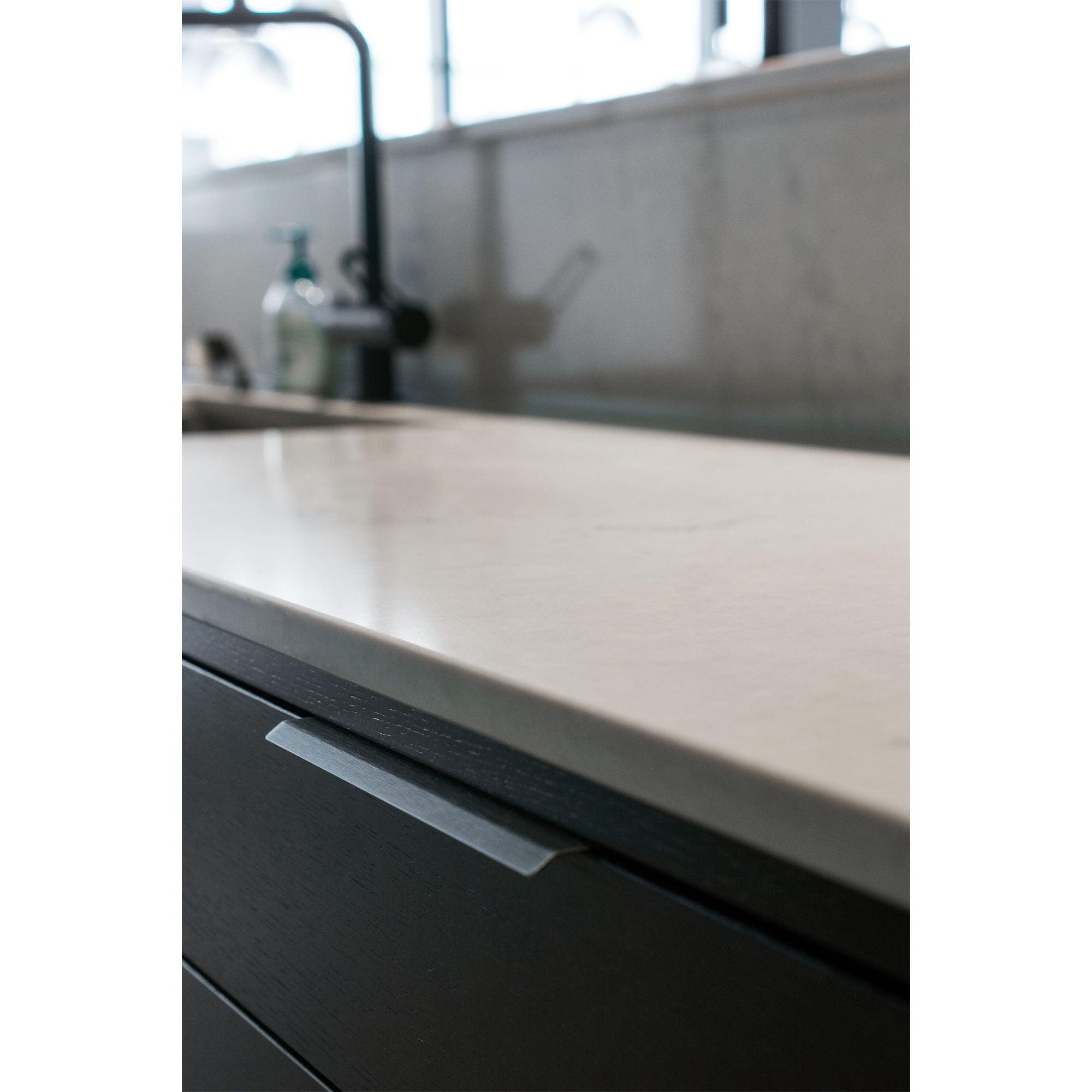 Handle Curve, Matt black, available in different sizes (45/200mm) - Scandi Handles