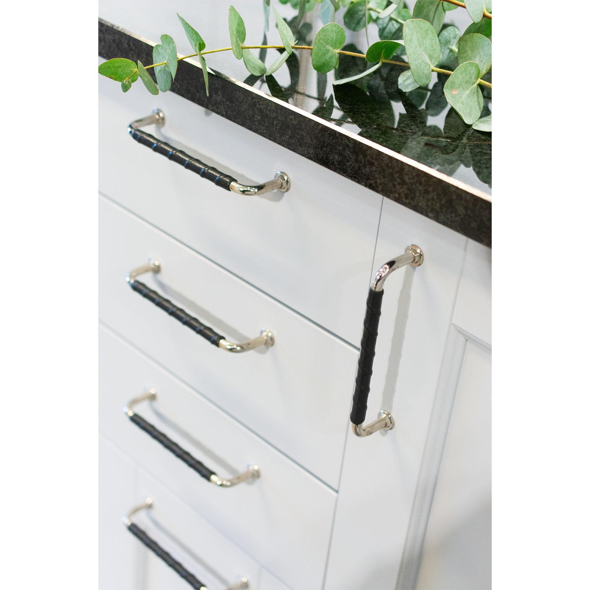 Handle 1353, Black/black leather, available in different sizes (110/142mm) - Scandi Handles
